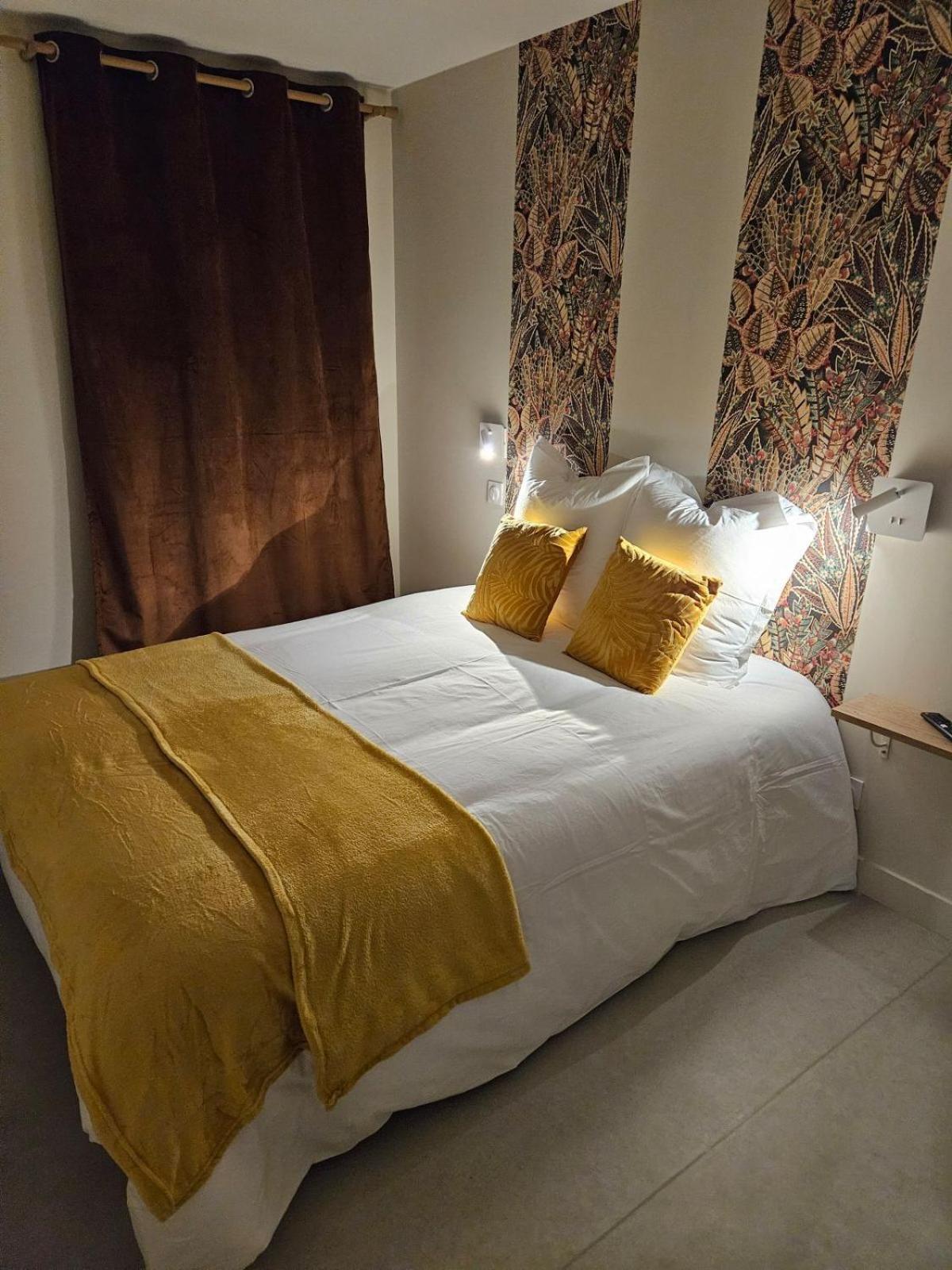 Auberge Du Prieure Saint-Angel  Extérieur photo